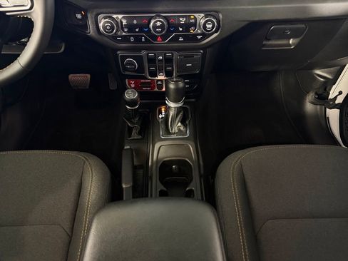 Certified 2024 Jeep Gladiator Sport AWD/4WD image 16