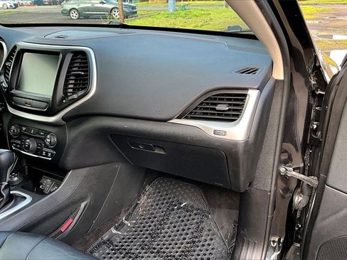 Used 2016 Jeep Cherokee Trailhawk w/ Leather Interior Group image 19