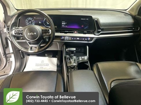 Used 2025 Kia Sportage SX image 11