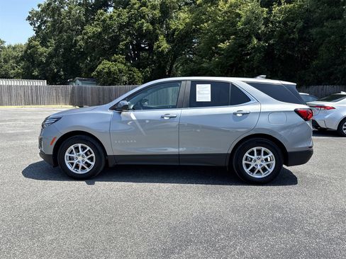 Used 2023 Chevrolet Equinox LT image 2
