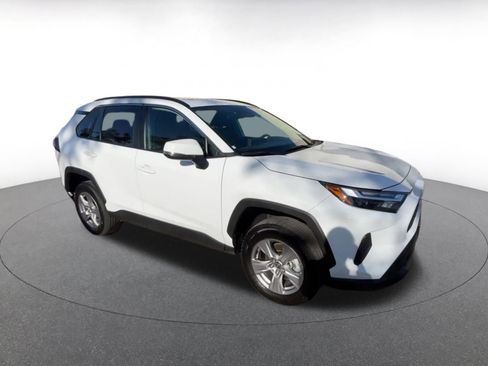 Used 2025 Toyota RAV4 XLE image 3