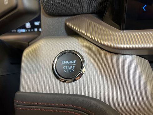 Used 2025 Ford Explorer Active w/ Active Comfort Package image 17