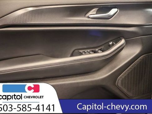 Used 2025 Jeep Grand Cherokee Altitude AWD/4WD image 10