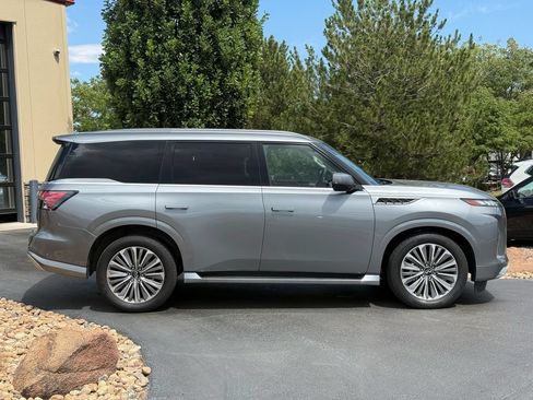 Used 2025 INFINITI QX80 Sensory AWD/4WD image 9