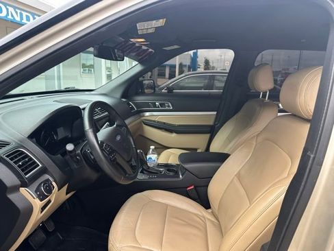 Used 2017 Ford Explorer XLT w/ Equipment Group 202A image 12