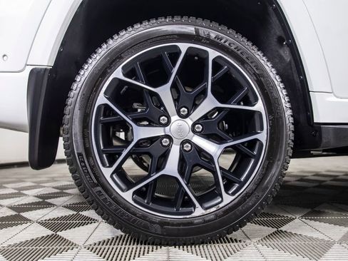 Used 2024 Jeep Grand Cherokee Summit AWD/4WD image 41