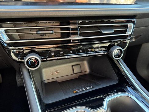 New 2026 Chevrolet Traverse LT image 13