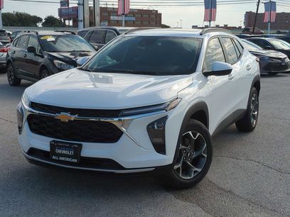 Used 2025 Chevrolet Trax LT w/ Sunroof Package