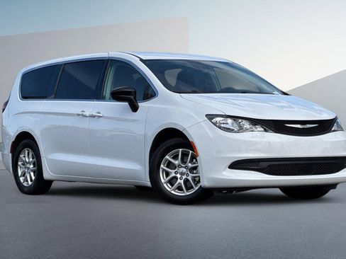 Used 2024 Chrysler Voyager LX image 2