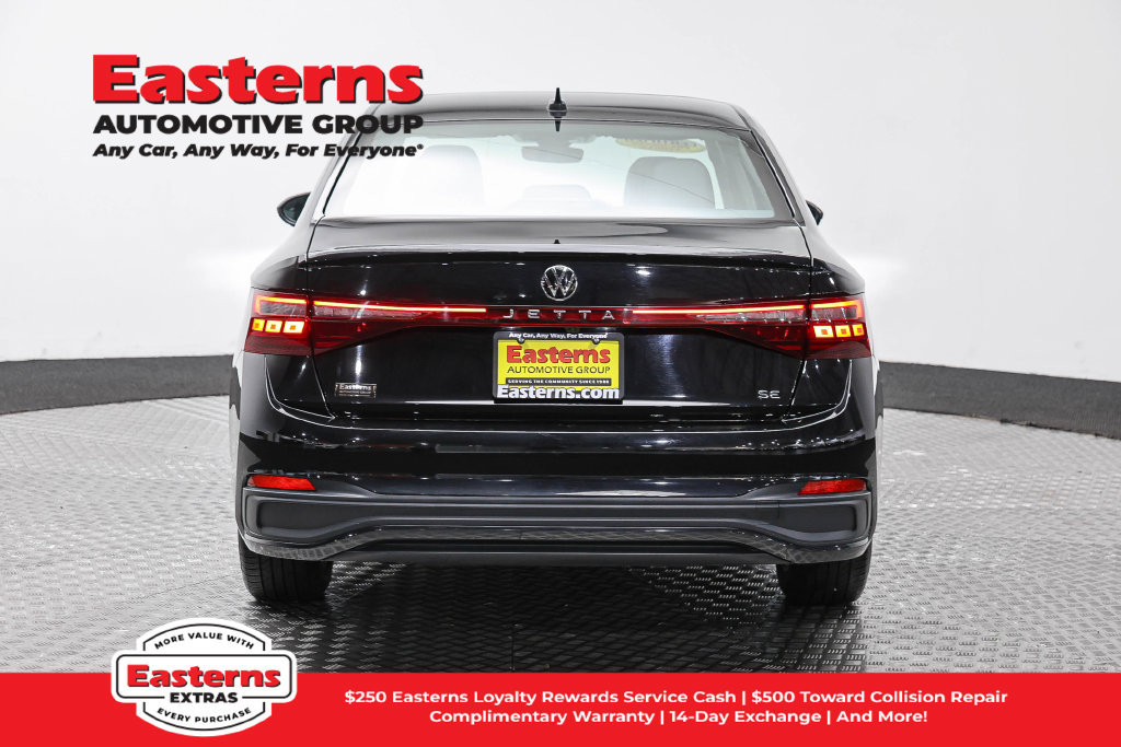 Used 2025 Volkswagen Jetta SE FWD image 7