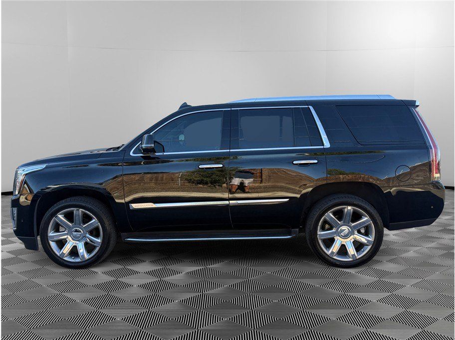 Used 2020 Cadillac Escalade Premium Luxury AWD/4WD image 2