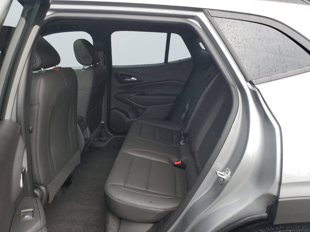 Used 2025 Chevrolet Trax RS w/ Sunroof Package FWD image 13