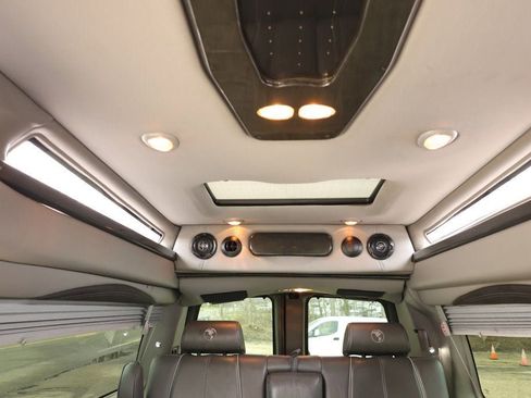 Used 2018 GMC Savana 2500 Extended w/ Enhanced Convenience Package image 26