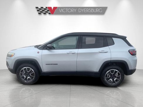 Used 2025 Jeep Compass Trailhawk w/ Trailhawk Elite Group image 5