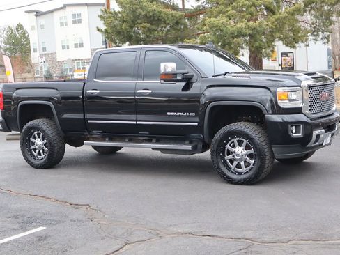 Used 2017 GMC Sierra 2500 Denali w/ Duramax Plus Package image 2