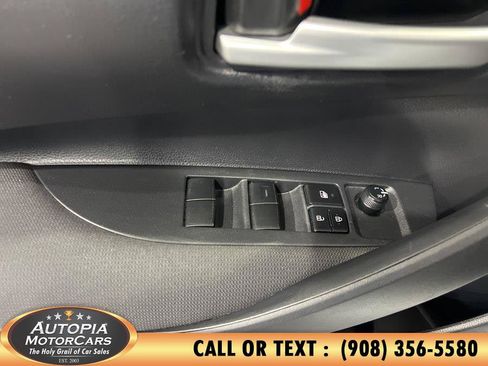 Used 2020 Toyota Corolla LE FWD image 18