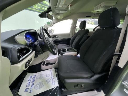 Used 2021 Chrysler Pacifica Touring w/ Cold Weather Group image 17