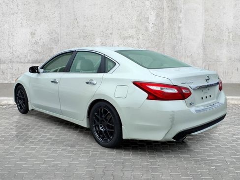 Used 2016 Nissan Altima 2.5 SL w/ Moonroof Package image 10