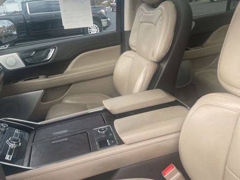 Used 2022 Lincoln Navigator L Reserve image 13