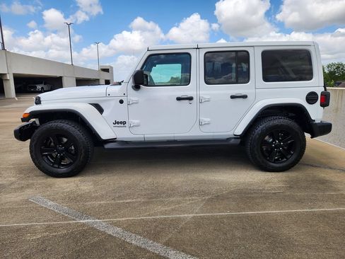 Used 2021 Jeep Wrangler Unlimited Sahara AWD/4WD image 5