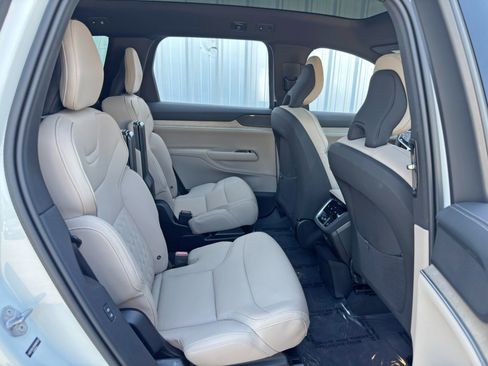 Used 2025 Volvo EX90 Ultra image 40