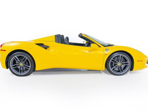 Used 2017 Ferrari 488 Spider RWD image 20