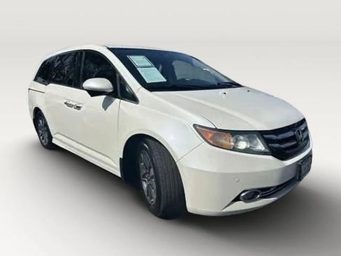 Used 2016 Honda Odyssey Touring Elite image 2