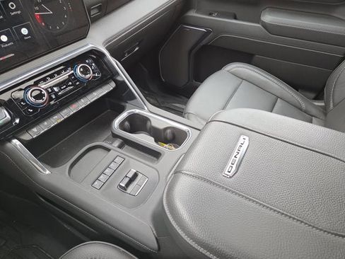 Used 2025 GMC Sierra 3500 Denali AWD/4WD image 19