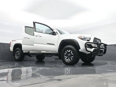 Used 2019 Toyota Tacoma TRD Off-Road image 30