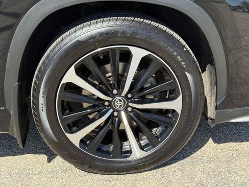 Used 2022 Toyota Highlander XSE FWD image 11