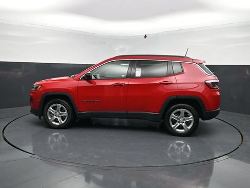 Used 2024 Jeep Compass Latitude AWD/4WD image 4