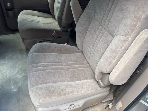 Used 2001 Toyota Sienna XLE w/ Towing Pkg FWD image 14