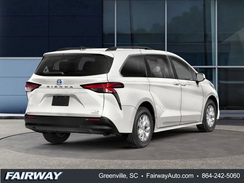 Used 2022 Toyota Sienna LE FWD image 2