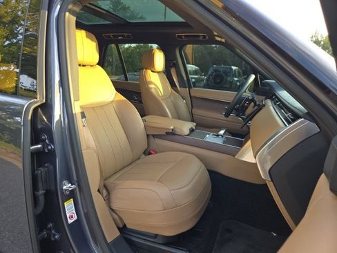 Used 2025 Land Rover Range Rover SE AWD/4WD image 12