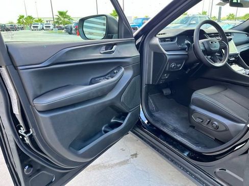 New 2025 Jeep Grand Cherokee Laredo X w/ Luxury Tech Group I image 14