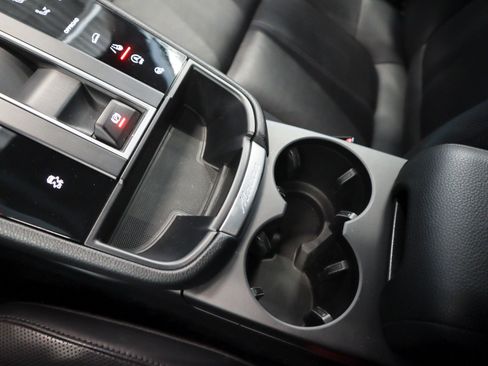 Certified 2022 Porsche Macan image 18