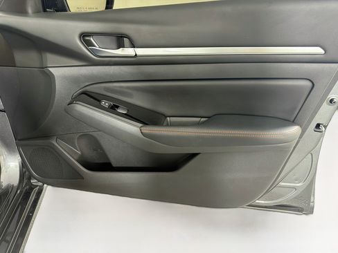 Used 2024 Nissan Altima 2.5 SR FWD image 30