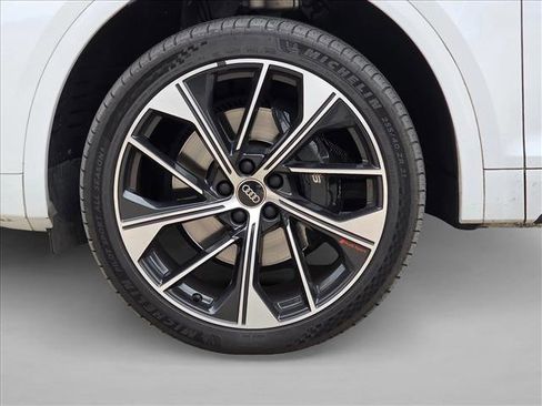 Used 2024 Audi SQ5 Premium Plus w/ Premium Plus Package image 9