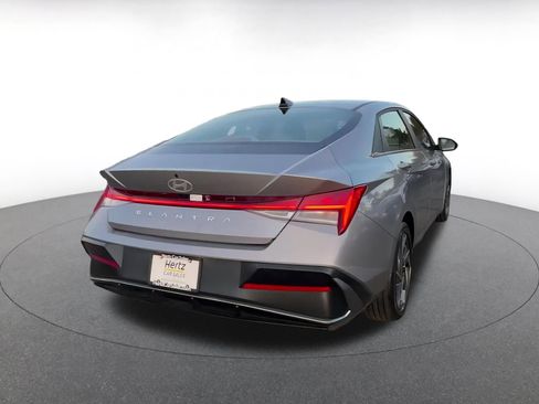 Used 2025 Hyundai Elantra SEL image 15