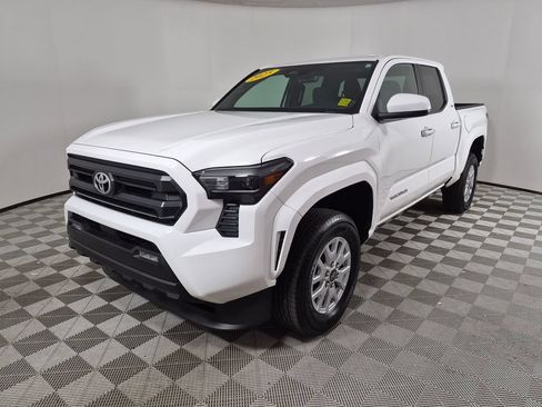 Used 2025 Toyota Tacoma SR5 AWD/4WD image 7