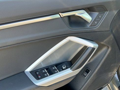 Used 2025 Audi Q3 2.0T Premium image 22