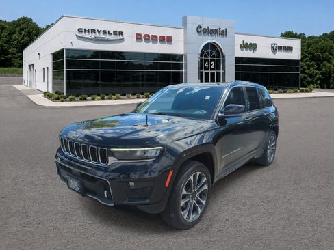 Used 2023 Jeep Grand Cherokee Overland AWD/4WD image 2