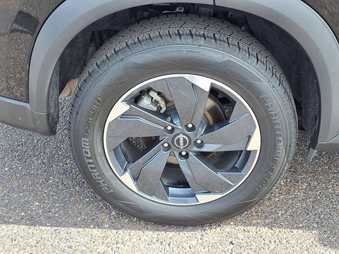 Used 2024 Nissan Rogue SV AWD/4WD image 10