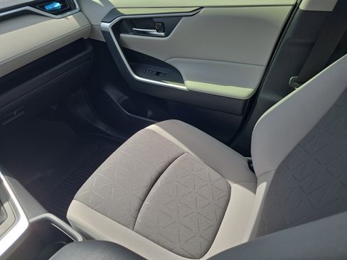 Used 2025 Toyota RAV4 XLE image 15