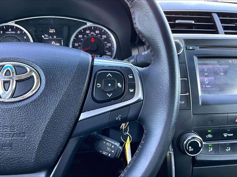 Used 2017 Toyota Camry SE FWD image 14