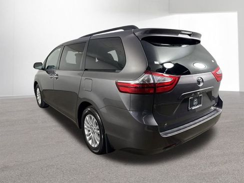 Used 2017 Toyota Sienna XLE image 33