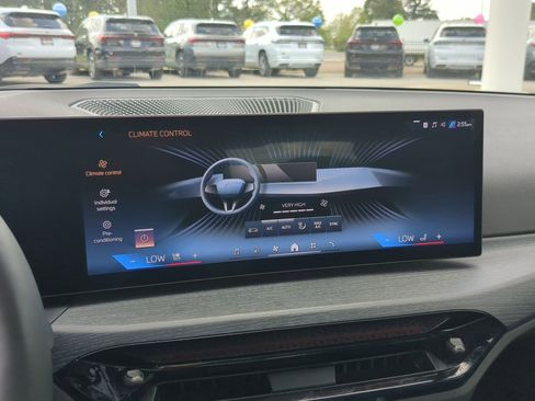 Used 2025 BMW 330i Sedan w/ Convenience Package image 15