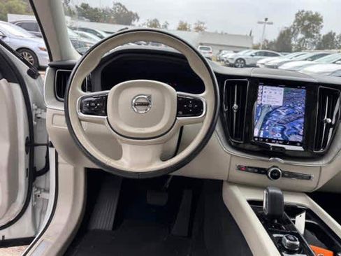 Used 2023 Volvo XC60 B5 Plus image 3