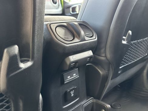 New 2025 Jeep Wrangler Unlimited Rubicon w/ Convenience Group AWD/4WD image 28