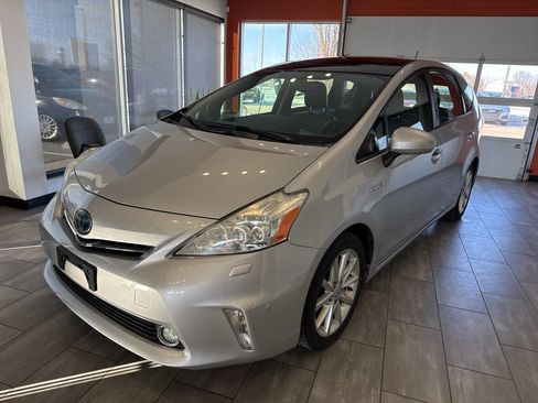 Used 2014 Toyota Prius V Five image 3
